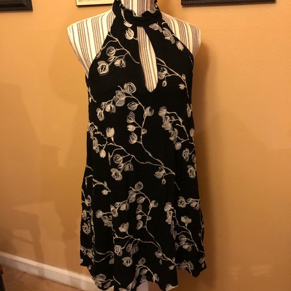 Forever 21 Dresses & Skirts - F21 black embroider sleeveless swing dress size S